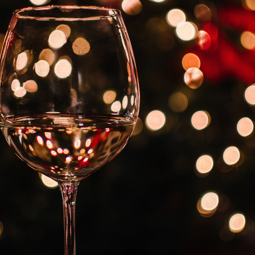 Weinwissen für die Festtage: So wird dein Weihnachtsessen zum Genuss
