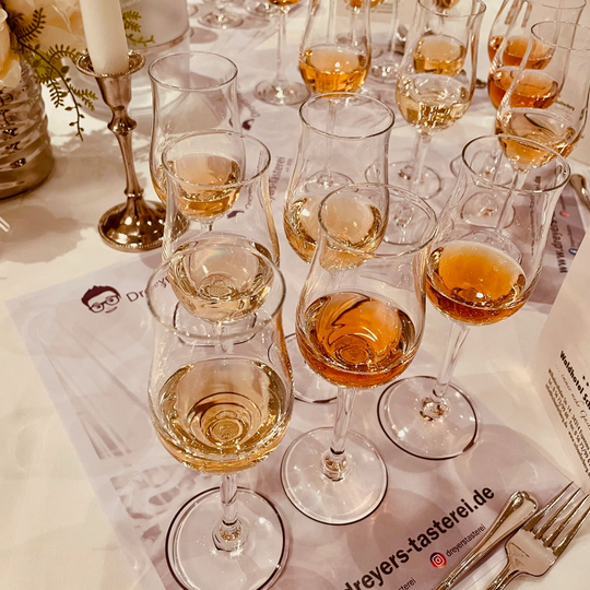 Entdecke den Zauber Schottlands, exklusives Whisky-Tasting für Genießer in Kassel | Waldhotel Schäferberg | 22.11.2024 - 19 Uhr